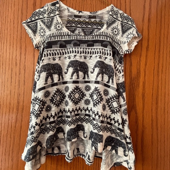 Ladies size small high low style flared tshirt - Picture 2 of 2